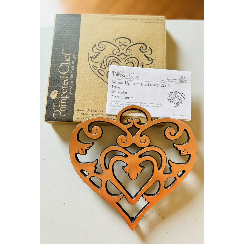 NEW Pampered Chef Round-Up from the Heart 2006 Trivet 2937 Cast Iron Collectible - Picture 5 of 6
